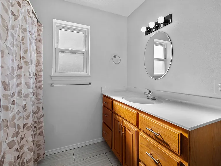 2306 Douglas St — Photo 22