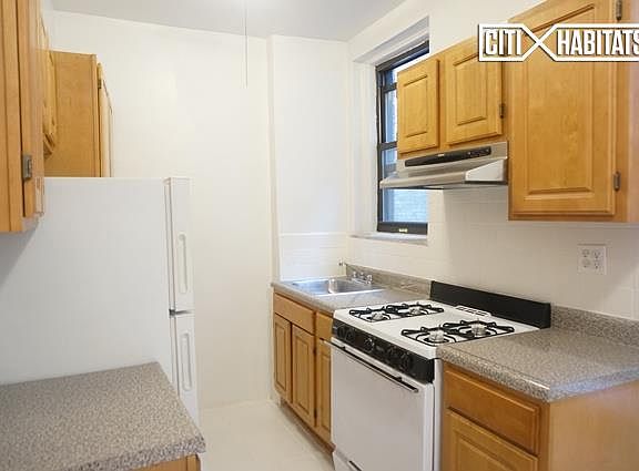 5th image of 30 Park Ter E APT 3C