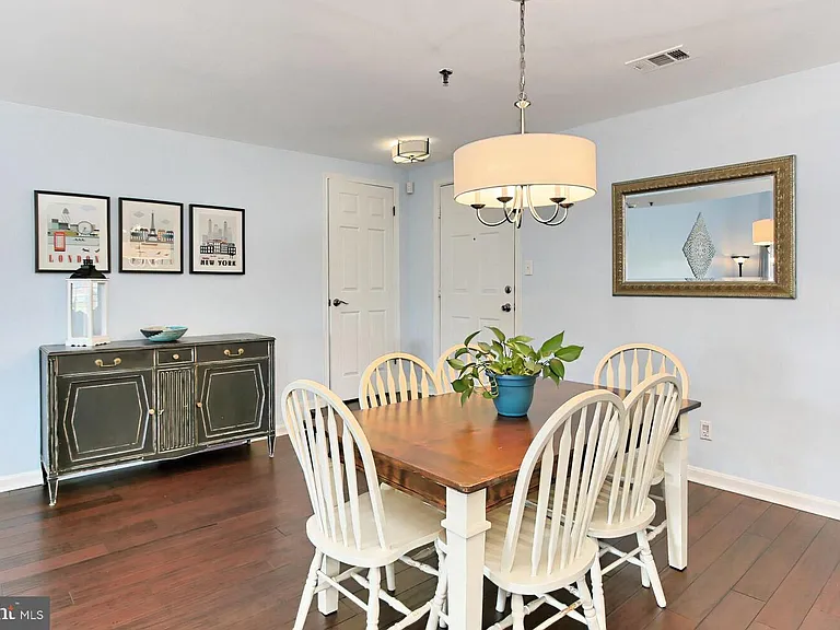 1100 Quaker Hill Dr #401 — Photo 4
