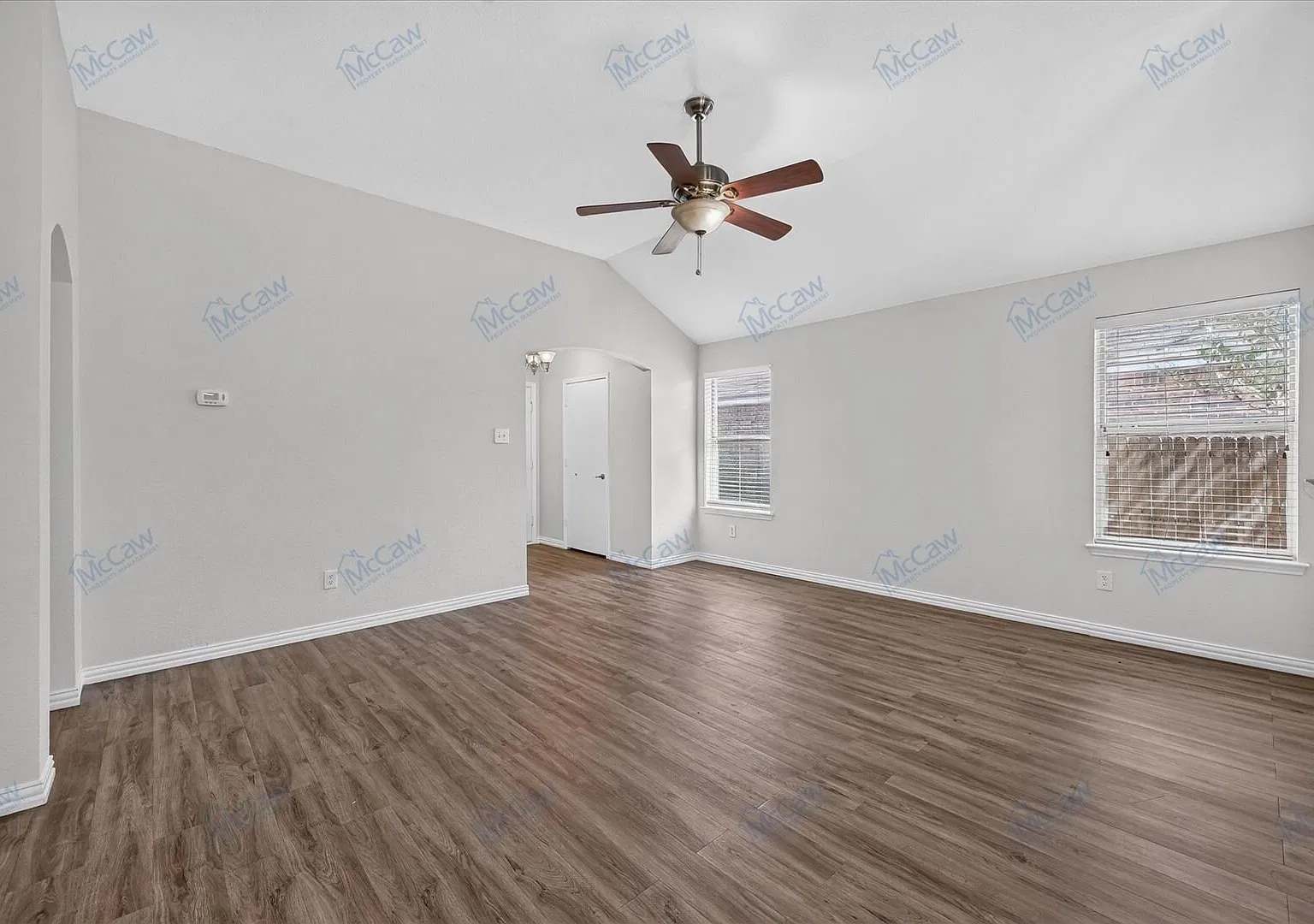 Move-In Ready 3-Bedroom Home Near Downtown Denton! Washer,Dryer, and Fridge supplied at move-in — Photo 3