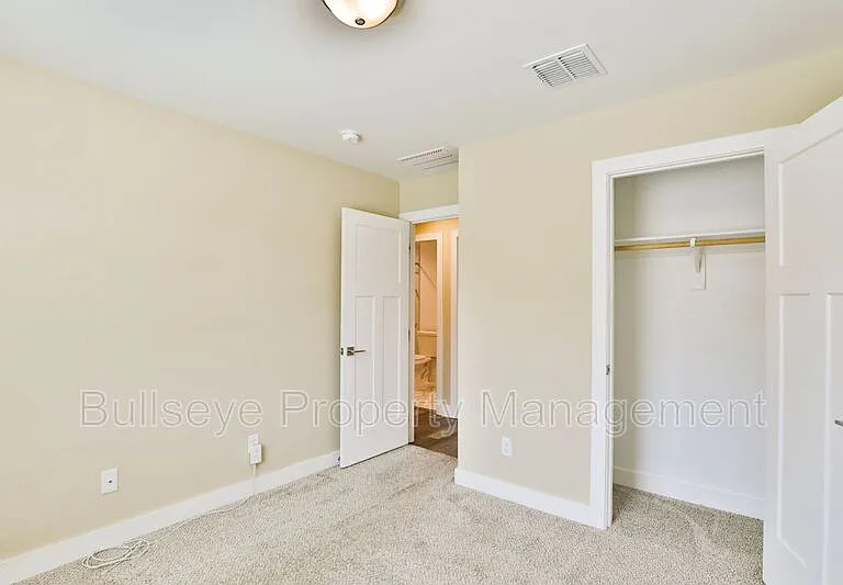5119 S 11th Pl — Photo 18