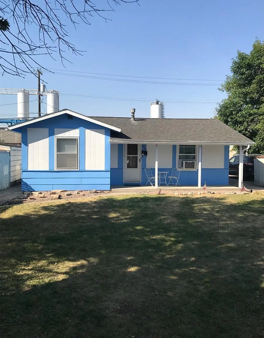 2 bed, 900 sqft, $1,400 — Photo 1
