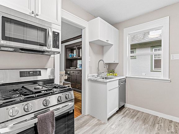 3rd image of 1373 Sargent Ave