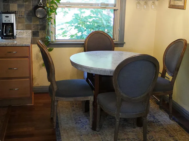 2362 Parkwood Ave — Photo 9