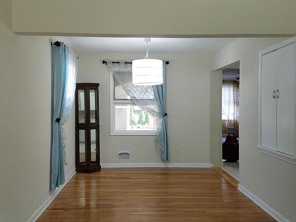 4th image of 583 E Lincoln Ave