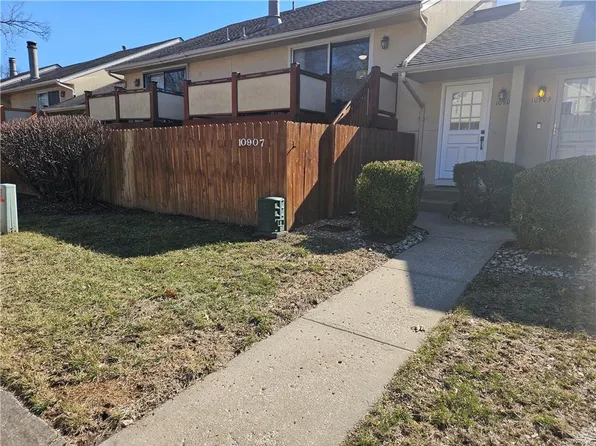10907 Gillette St, Overland Park, KS 66210