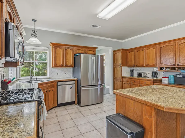 1458 Basswood Dr, Denham Springs, LA 70726
