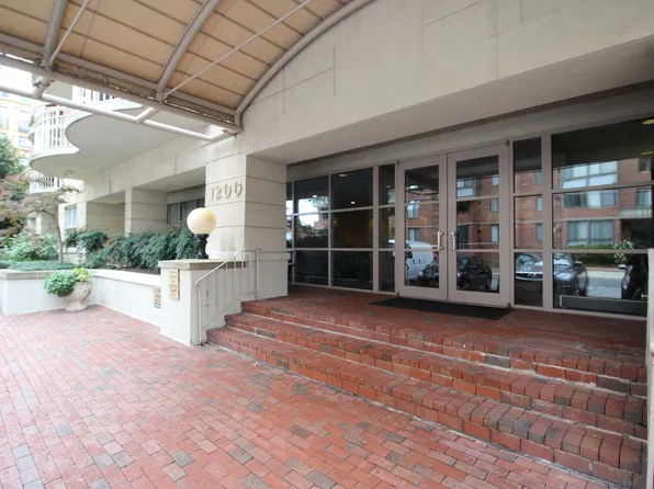 1200 Braddock Pl, Alexandria, VA
