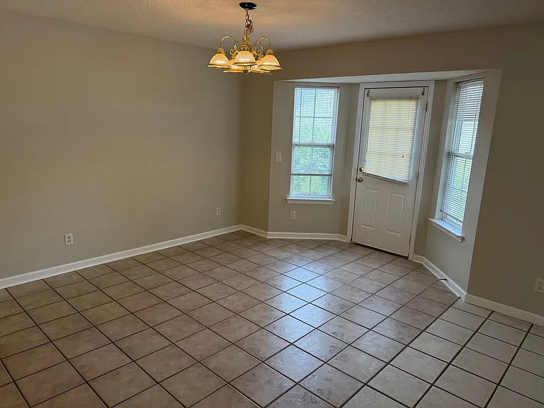 302 Windridge Dr — Photo 4