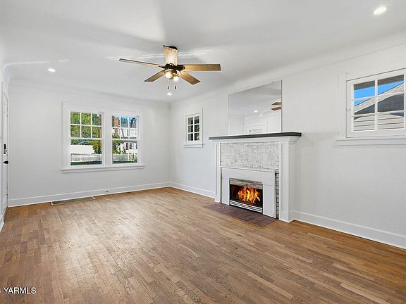 4th image of 347 N 24th Ave