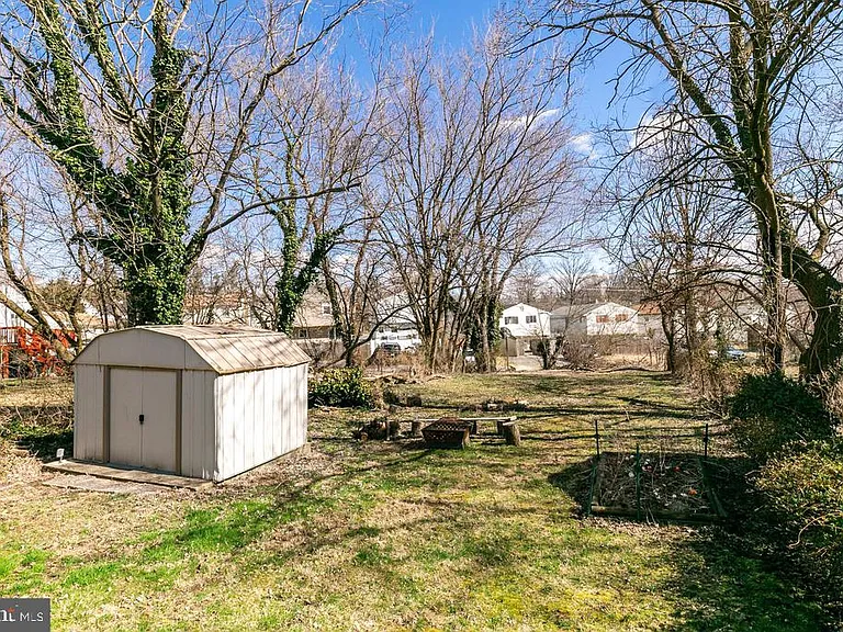 205 Douglass Ave — Photo 14