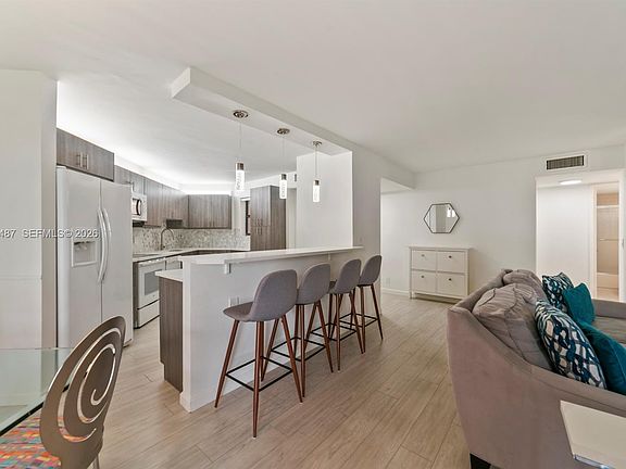 3rd image of 5850 Camino Del Sol APT 206