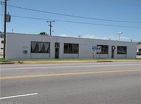1st image of 900 Airline Blvd
