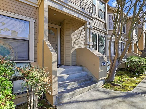3rd image of 982 La Mesa Ter Unit E