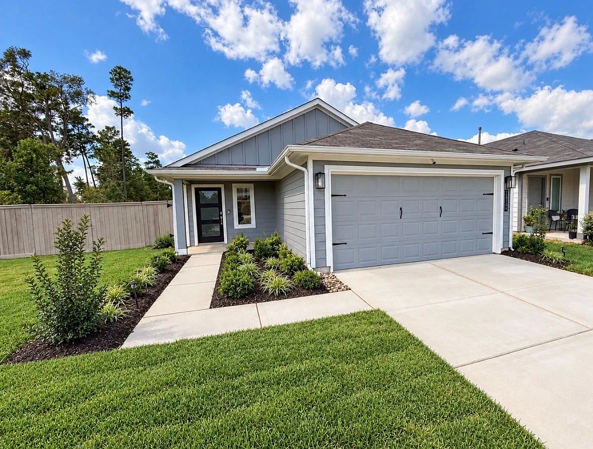 3 bed, 2.0 bath, 1389 sqft, $1,700 — Photo 1
