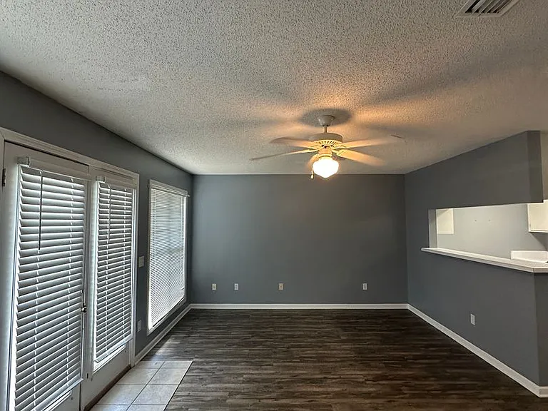 105 S Springview Dr — Photo 9