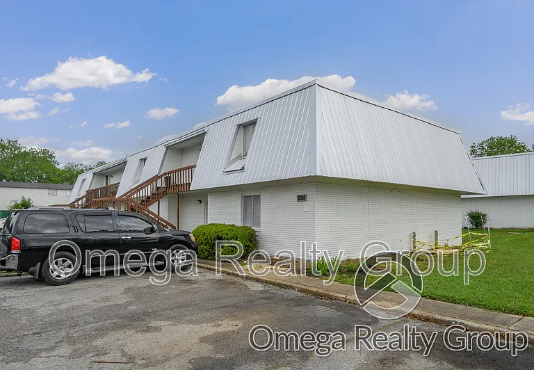 Camelot Apartments — Photo 1