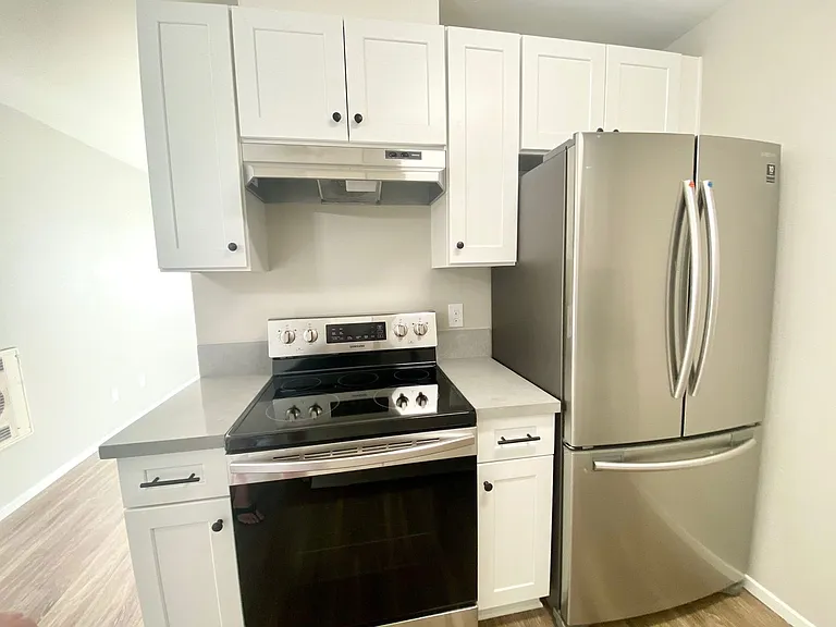 1141 E 7th St — Photo 5