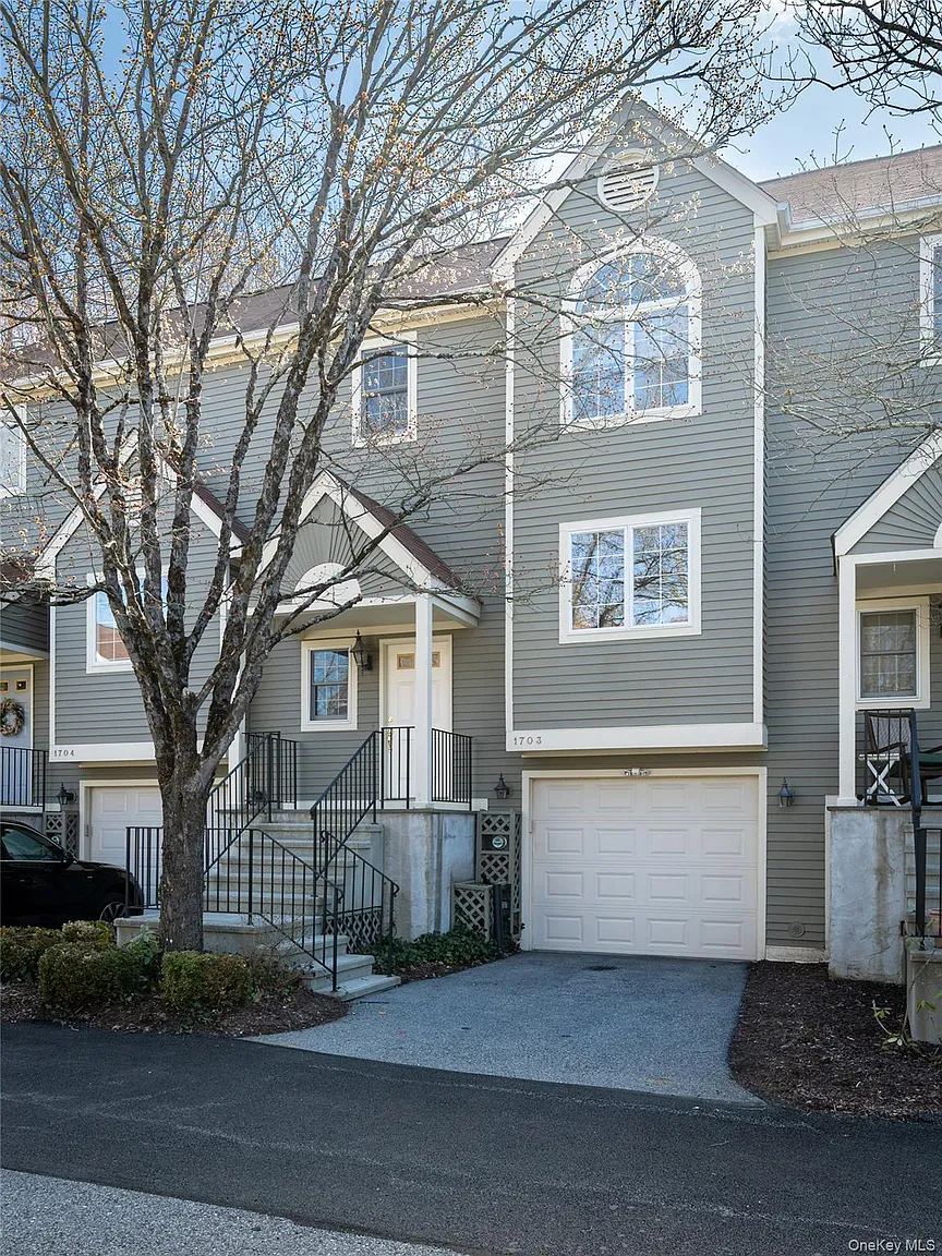 1703 Regent Drive photo 1