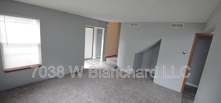 815 Whitney St — Photo 2