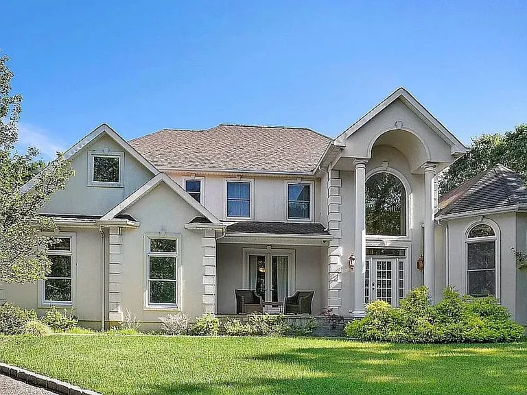3 Clara Dr — Photo 1