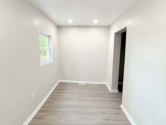 5th image of 2021 Hampton St Floor 1