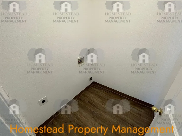 1408-1410 Falcon Loop — Photo 16