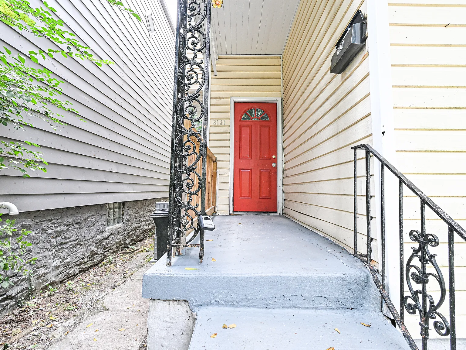 3131 Harvard Ave - 1 — Photo 2