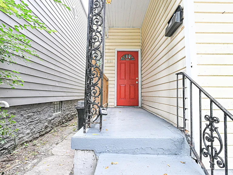 3131 Harvard Ave — Photo 2