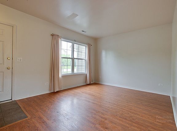4th image of 1216 N Village Dr #0