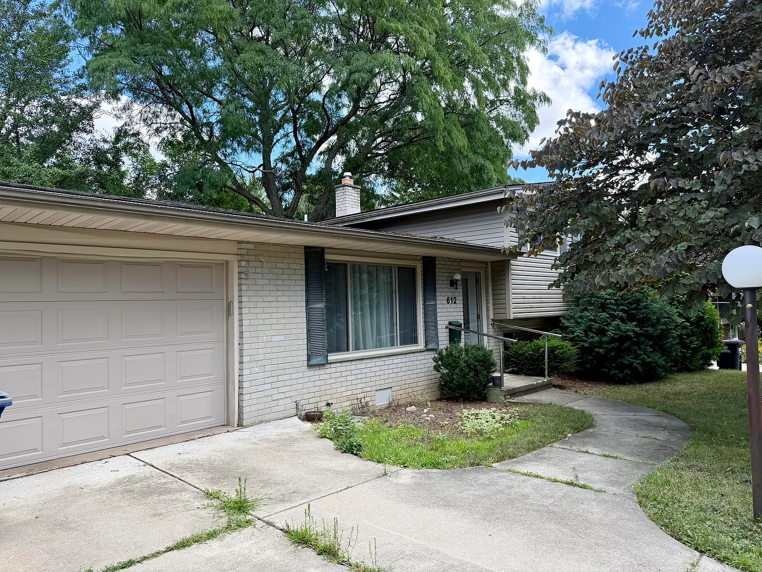 3 bed, 1.5 bath, 1345 sqft, $2,950 — Photo 3