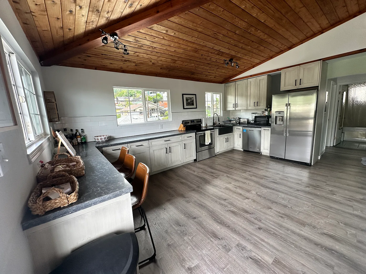 2 bed, 900 sqft, $3,300 — Photo 4