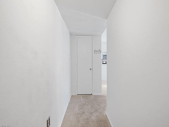 3rd image of 1028 Autumn Woods Ln APT 106