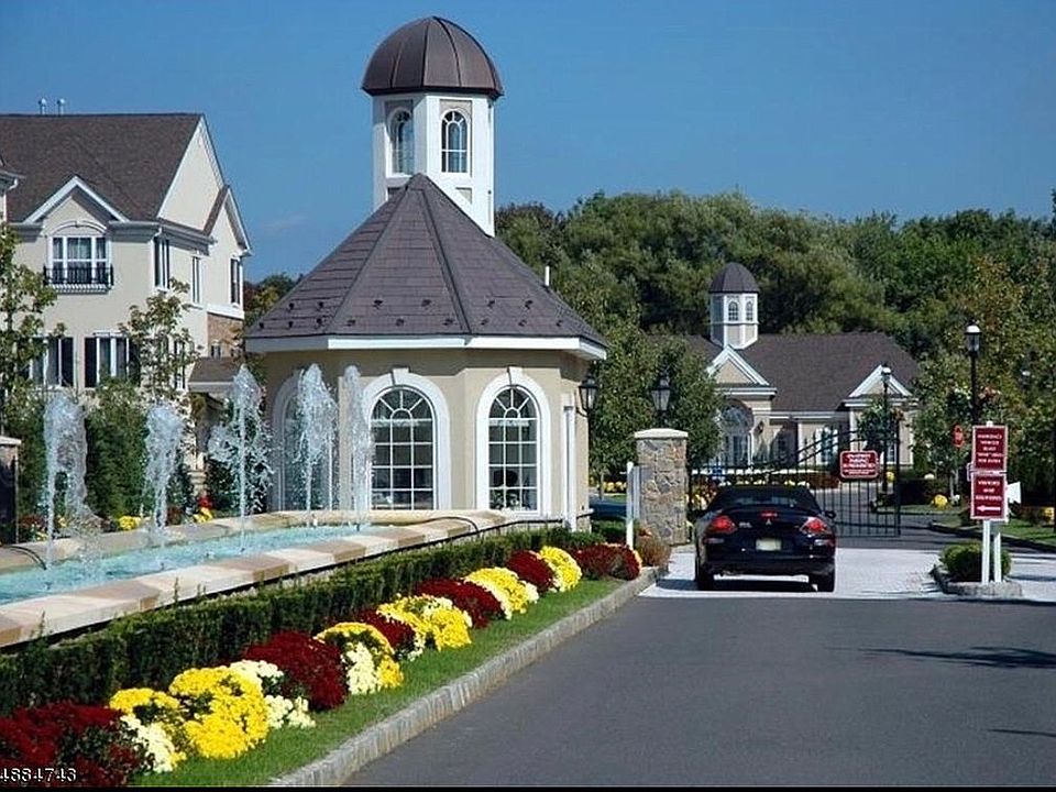 Front gate w manned security