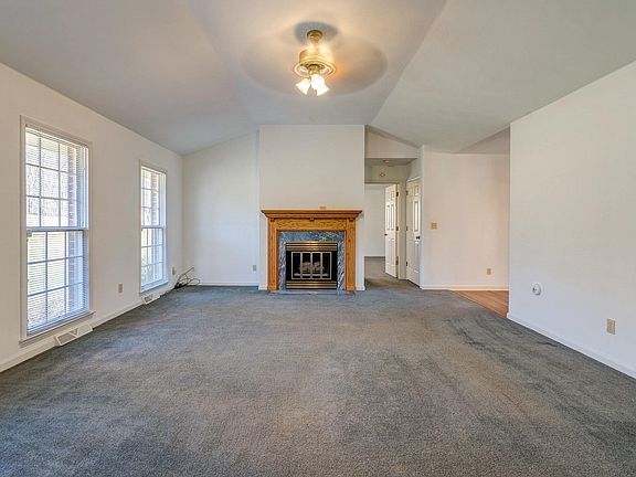 5th image of 403 Brookledge Dr