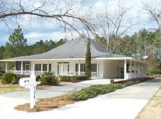 702 Merganser Cir, Glennville, GA 30427