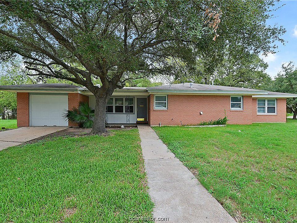 1st image of 209 Fleetwood St