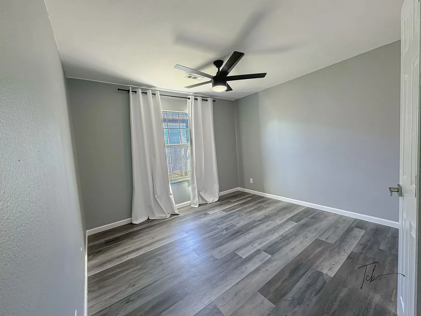Available Now! 3 Bedroom, 2 Bathroom in Prime Bentonville Location, w/ Garage and Fenced-in Backy... — Photo 4