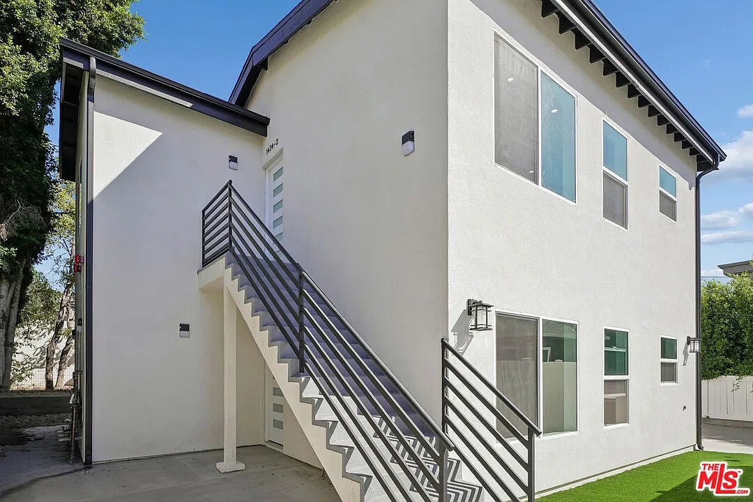 2 bed, 2.0 bath, 800 sqft, $4,100 — Photo 3