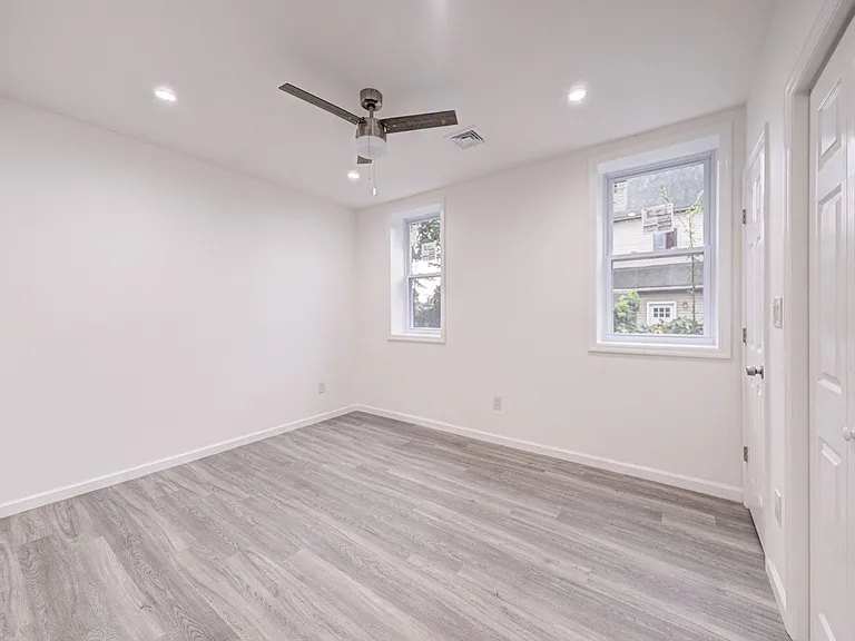 1250 North Ave — Photo 13