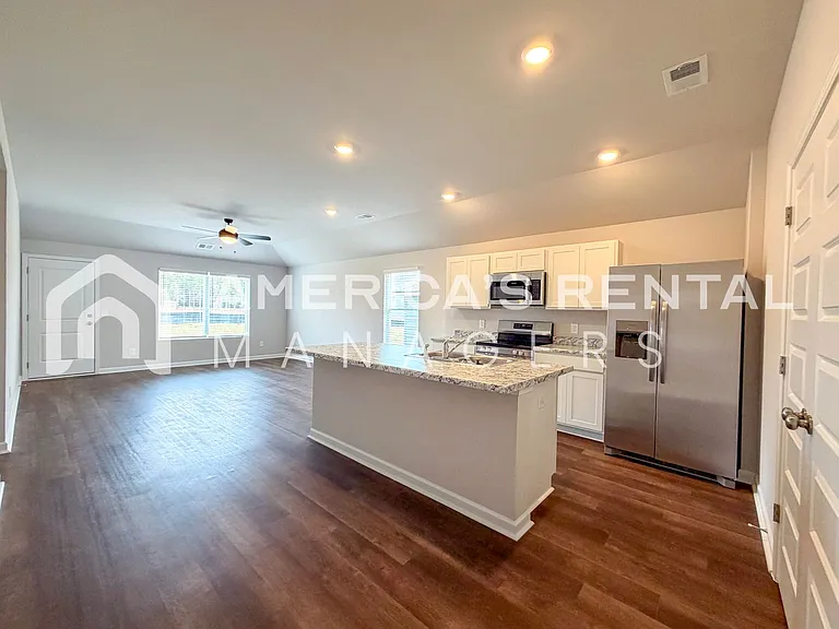 176 Dogwood St — Photo 6