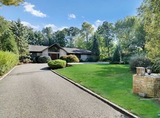 9 Stratford Dr, Livingston, NJ 07039