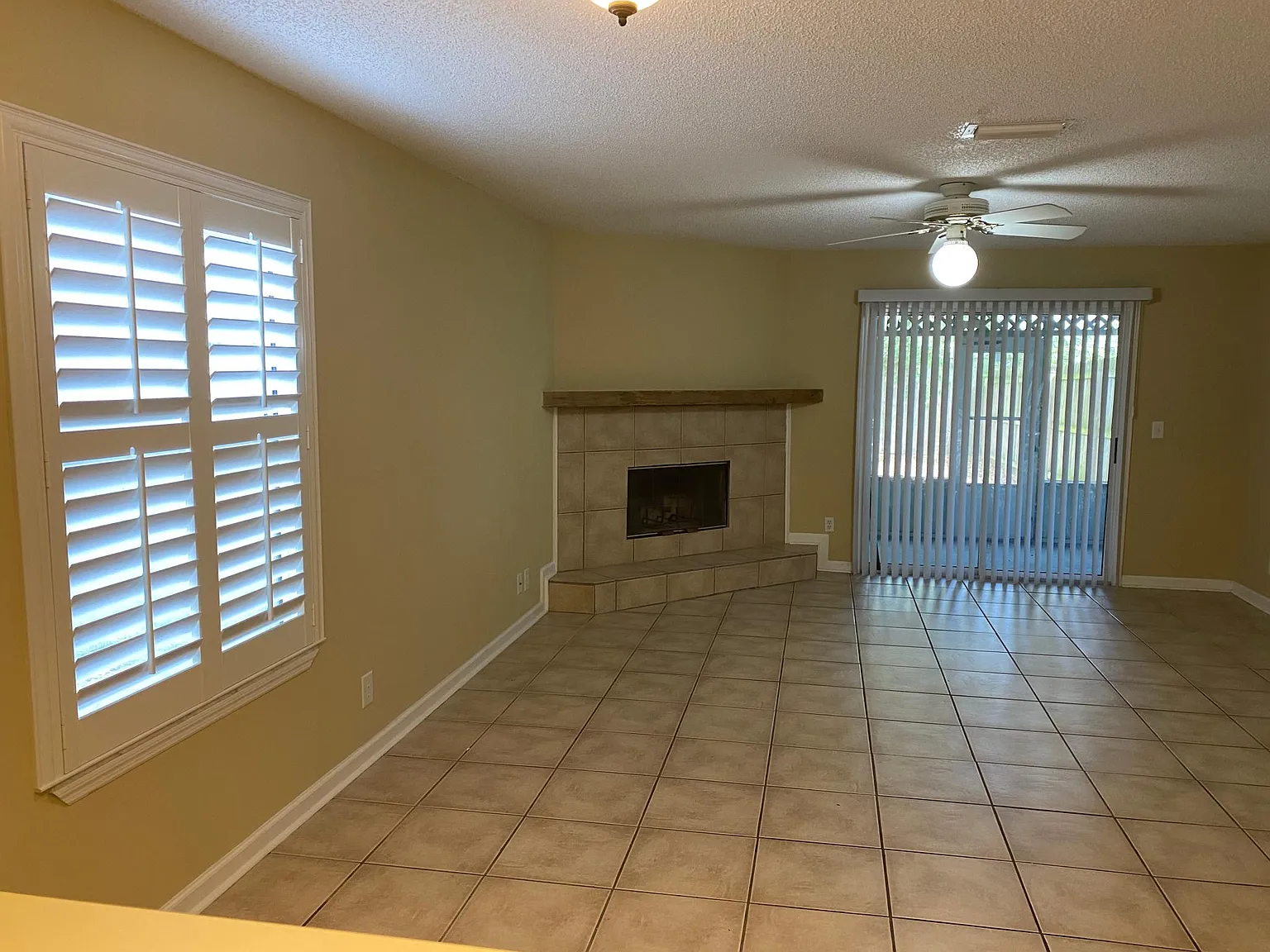 2 bed, 2.5 bath, 1100 sqft, $2,000 — Photo 3