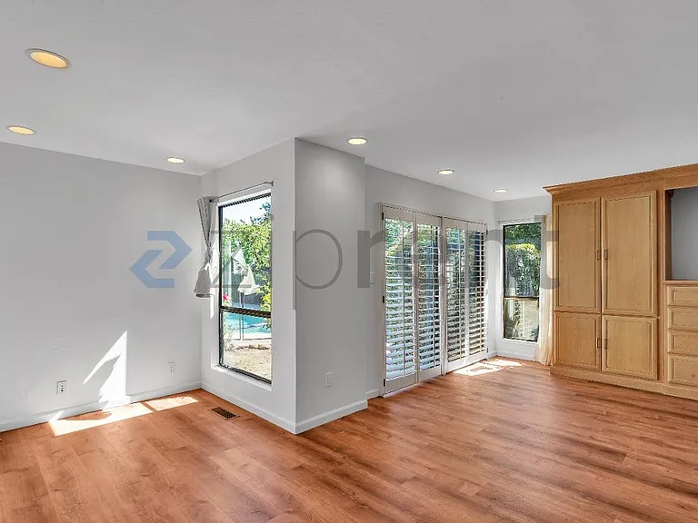 617 Hove Ct — Photo 41