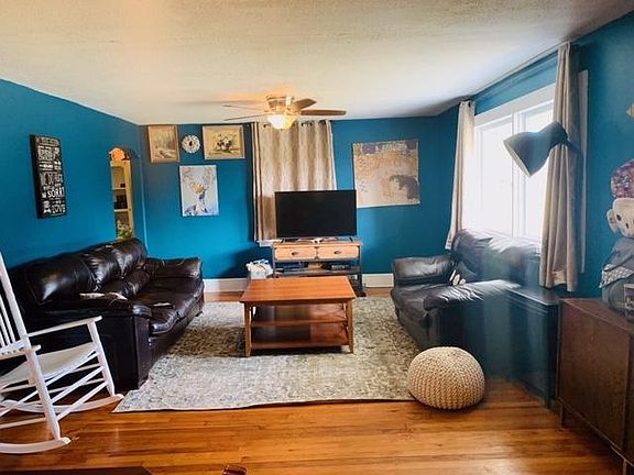 2nd image of 121 Greyson St