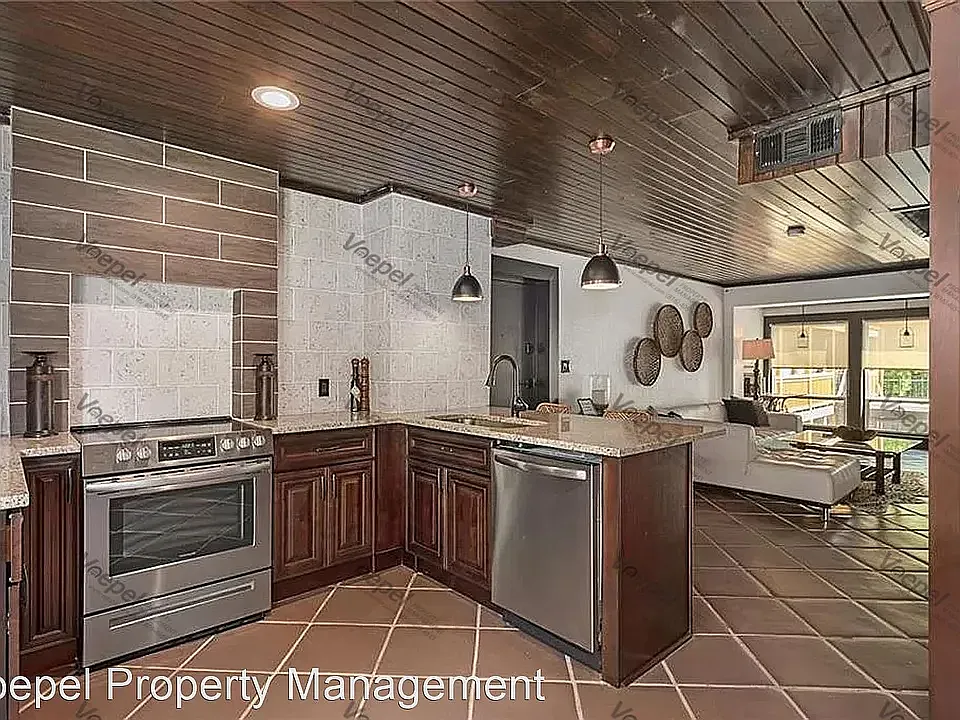 4 bed, 1800 sqft, $3,200 — Photo 2