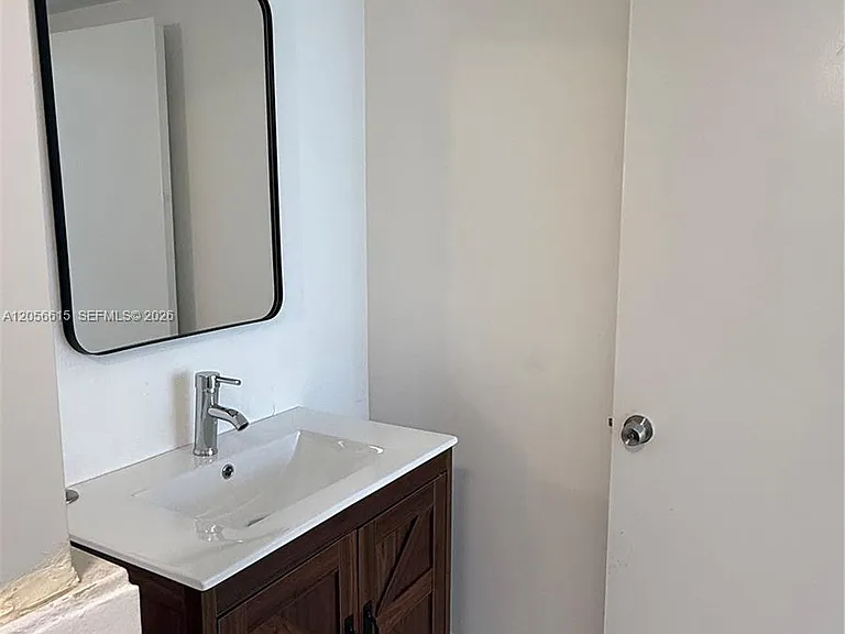 17011 N Bay Rd #516 — Photo 17
