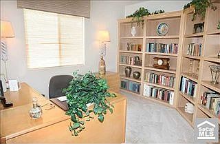 5th image of 810 S Lee Marie Cir