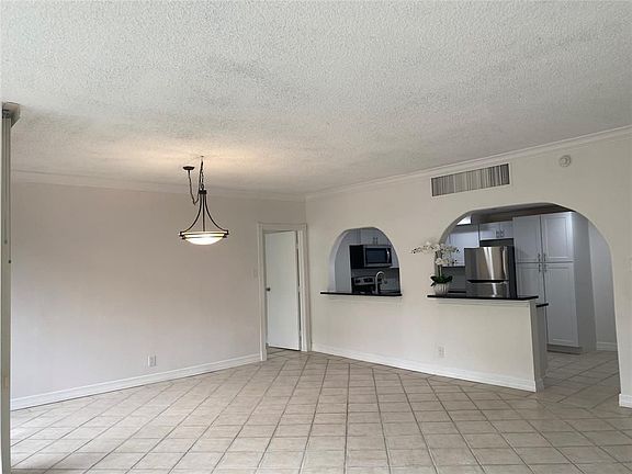 5th image of 5150 Hidalgo St Unit 405