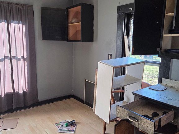 5th image of 612 W 16th Ave